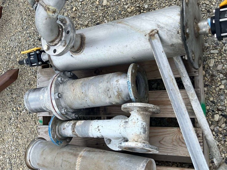 1500-gal.-stainless-steel-chemical-mixing-tank-and-stainless-fittings-image-15