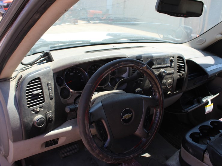 2013-chevrolet-3500hd-image-7