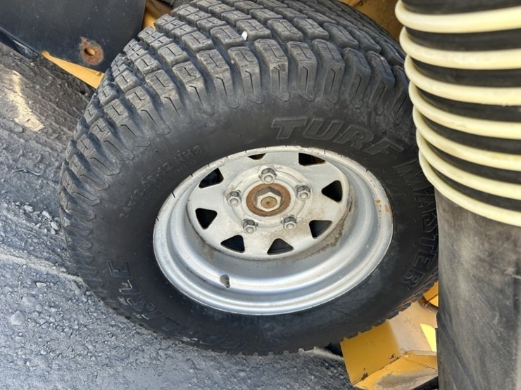hustler-super-z-zero-turn-mower-image-17
