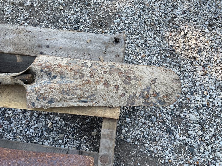 #1588-•-pile-of-various-shovels-image-6