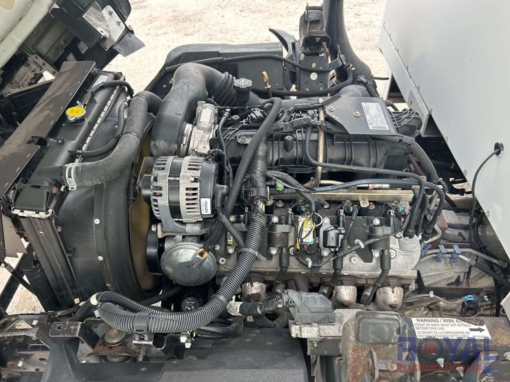 2016-isuzu-npr-image-7