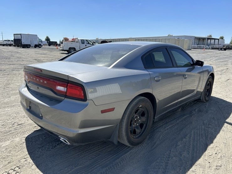 2011-dodge-charger-sedan-image-5