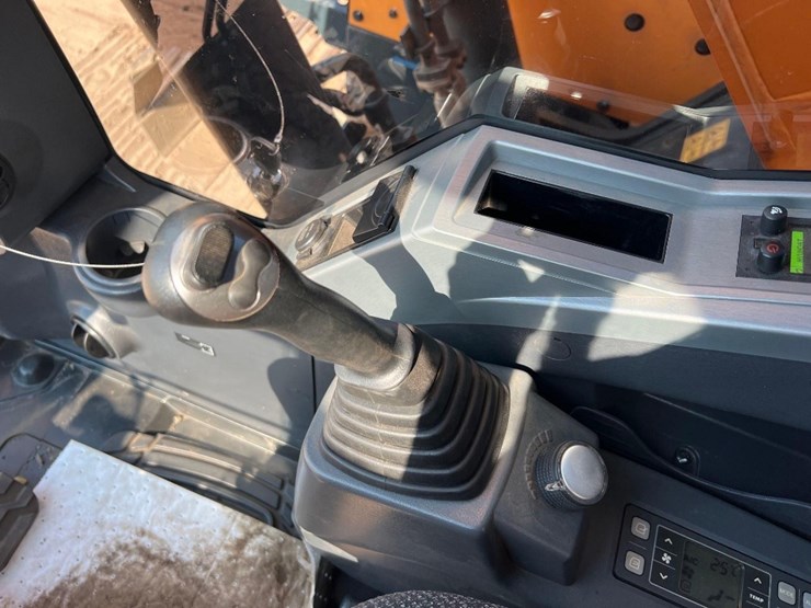 hyundai-hx235-lcr-image-42