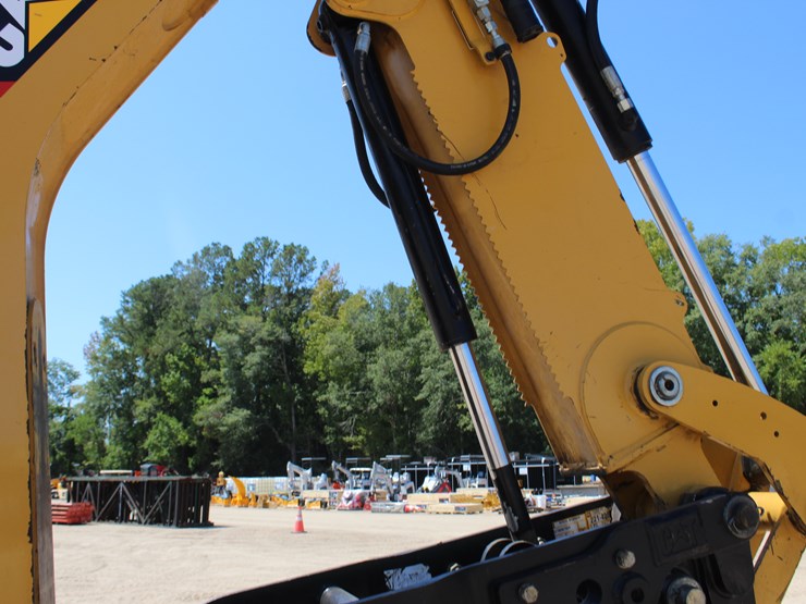 2020-caterpillar-420f2-it-image-8