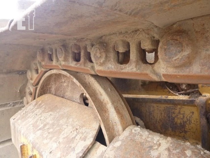 2005-caterpillar-d4g-xl-image-27