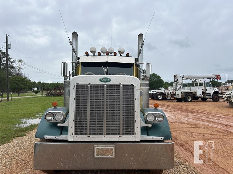 1990-peterbilt-379-image-10