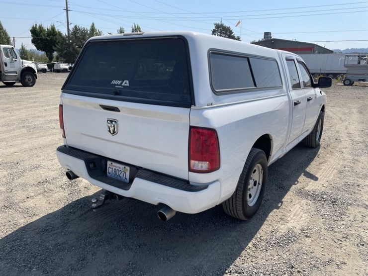 2017-dodge-ram-1500-crew-cab-4x4-pickup-image-4