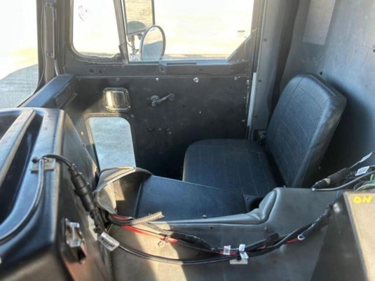 2009-peterbilt-pb320-coe-front-loading-t/a-garbage-image-24