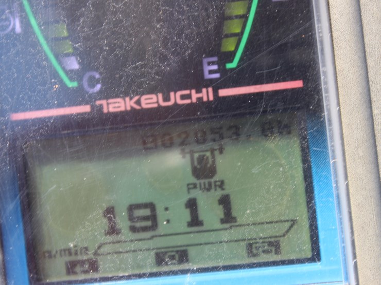 2018-takeuchi-tb260-image-21
