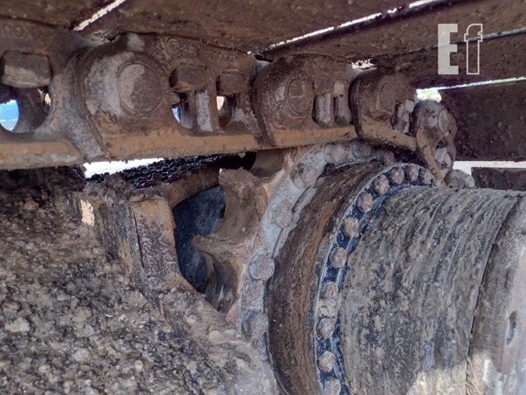 2021-deere-250g-lc-image-33