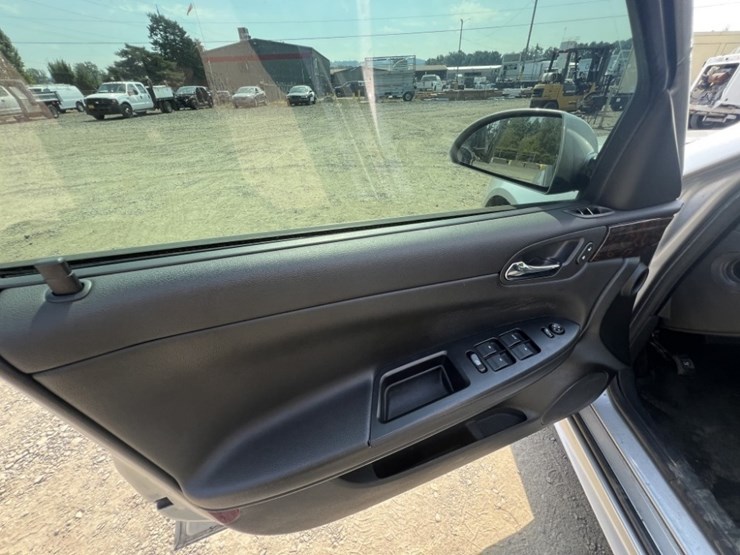 2013-chevrolet-impala-sedan-image-23