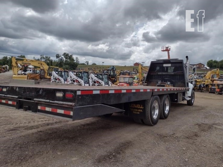 2016-peterbilt-348-image-56