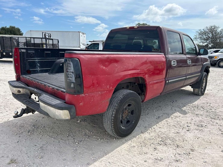 2001-chevrolet-silverado-1500hd-image-3