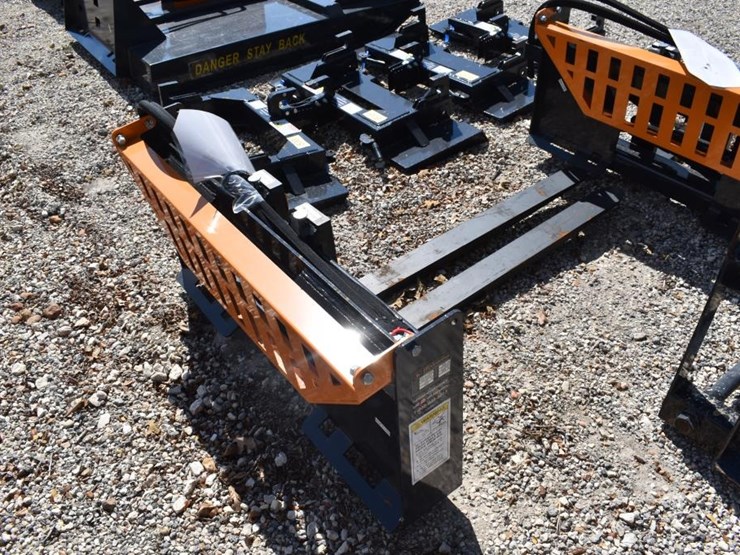 skid-steer-hydraulic-pallet-fork-image-2