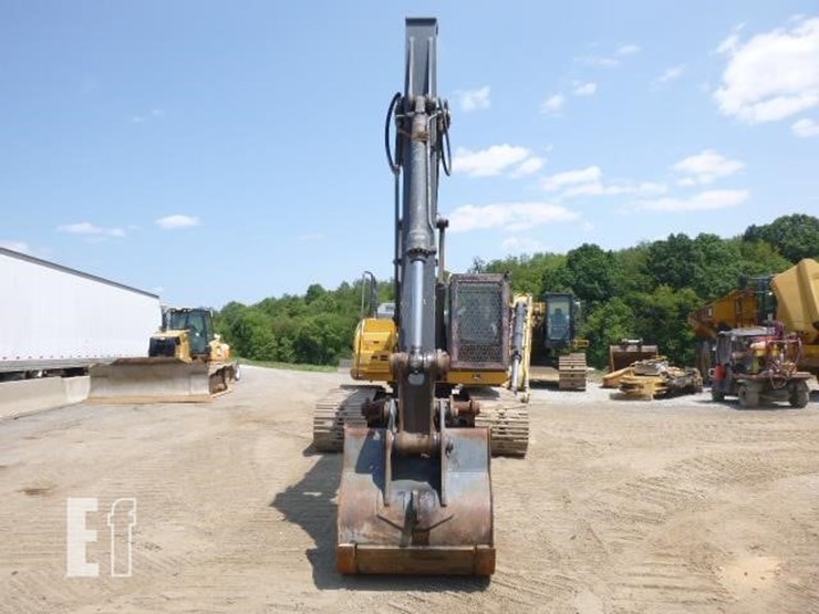 2017-deere-210g-lc-image-2