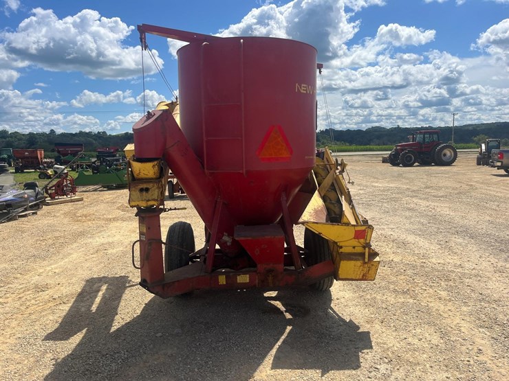 new-holland-352-image-4