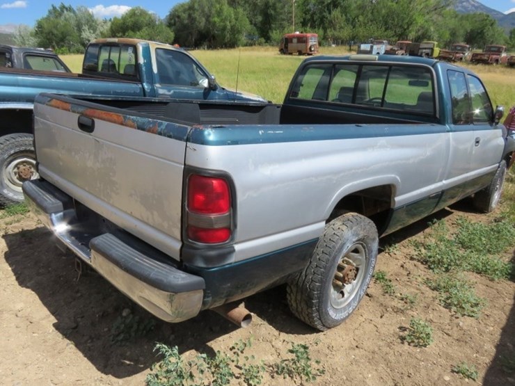 1996-dodge-ram-2500-image-3