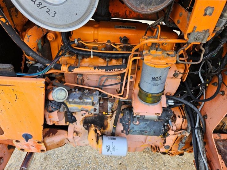 massey-ferguson-383-image-13