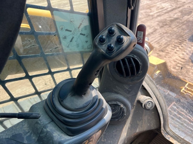 2016-caterpillar-277d-image-28