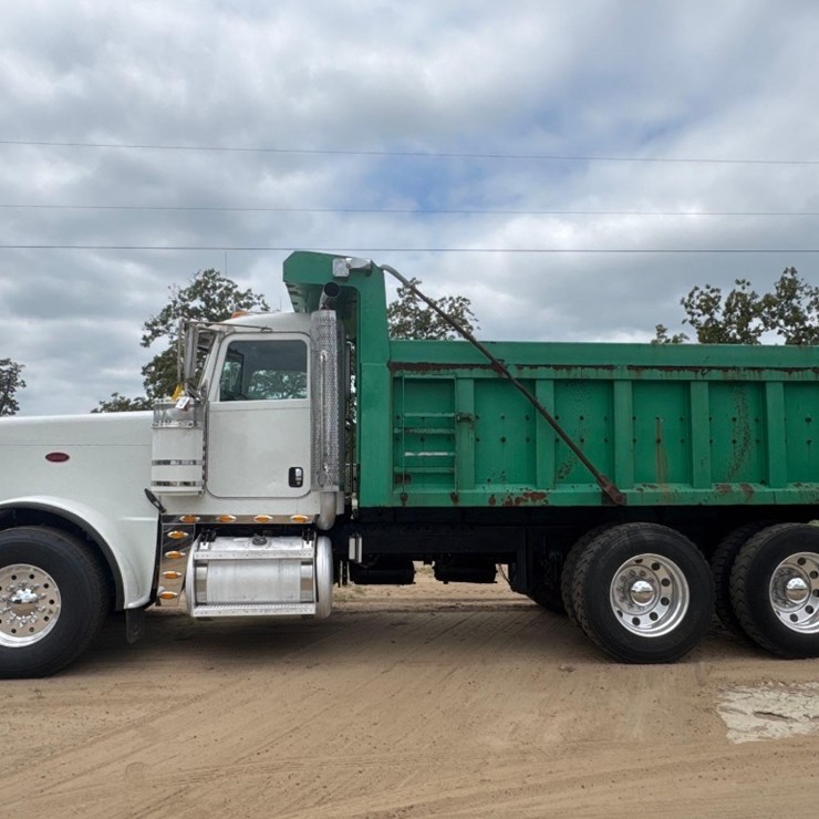 2013 PETERBILT 388