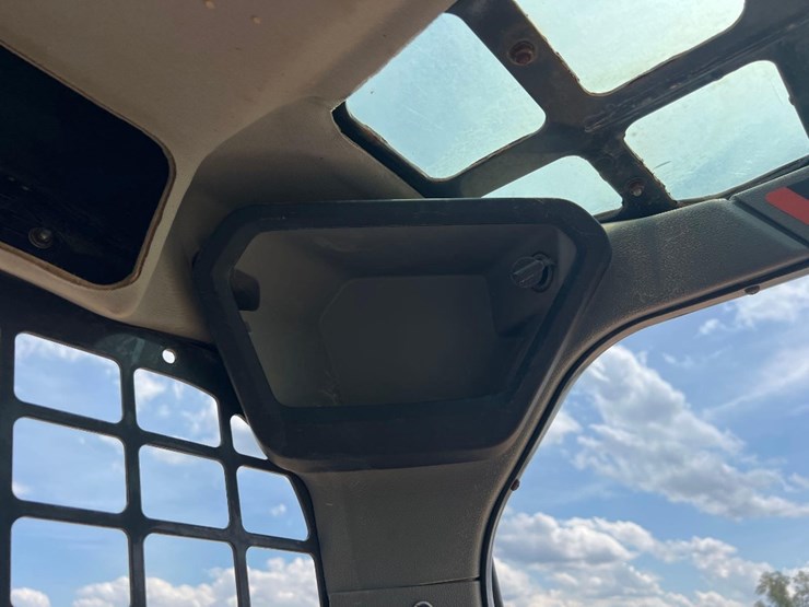 2020-bobcat-t76-image-31