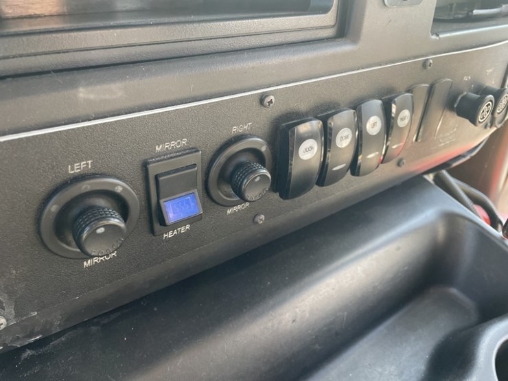 2014-chevrolet-express-paratransit-bus-image-27