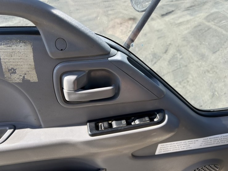 2006-gmc-w3500-image-28