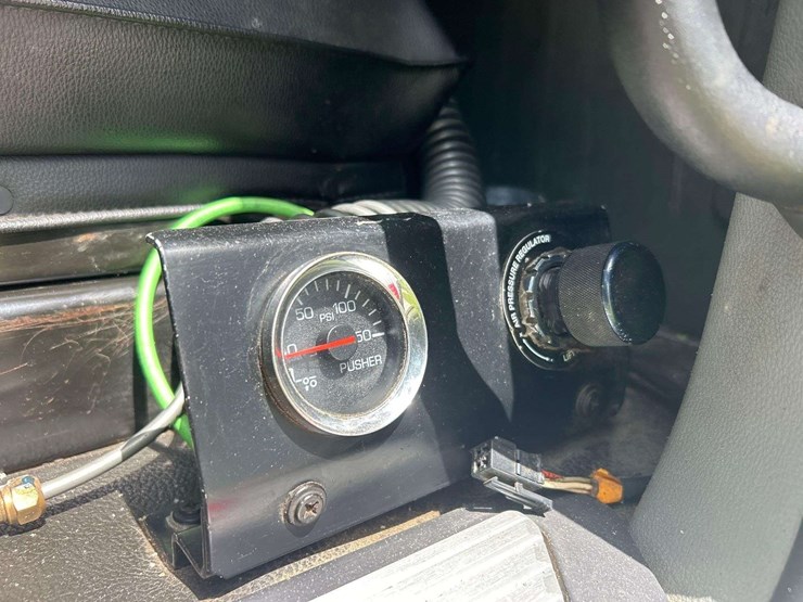 2016-kenworth-t880-image-12