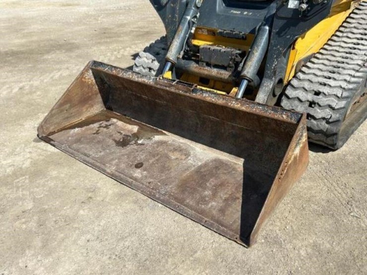 deere-331g-image-21