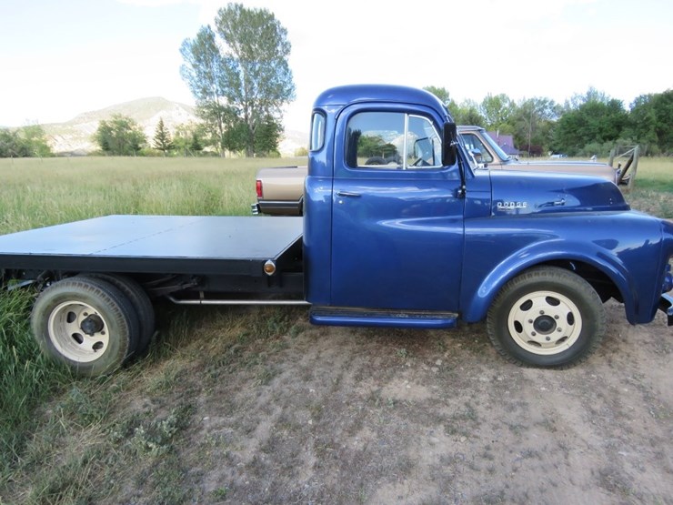 1952-dodge-b-3-d-126-flatbed-pickup-image-3