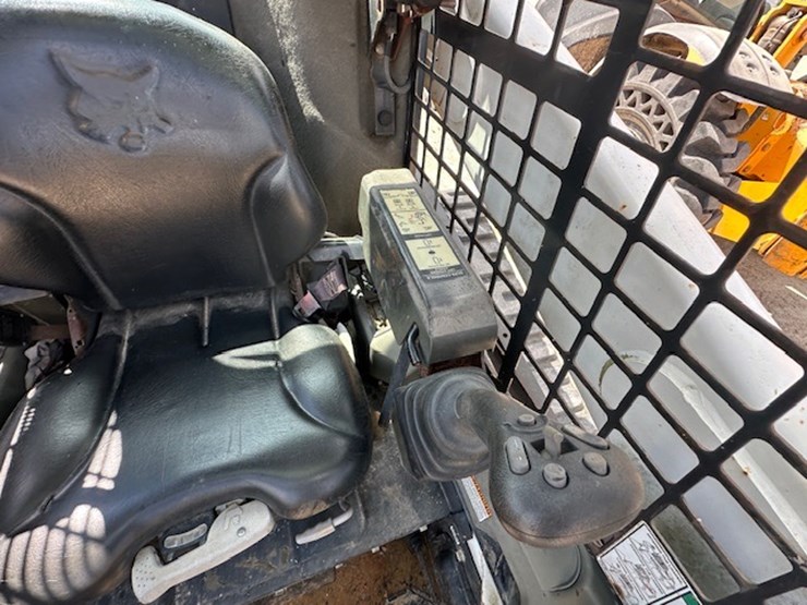 2016-bobcat-t740-image-47