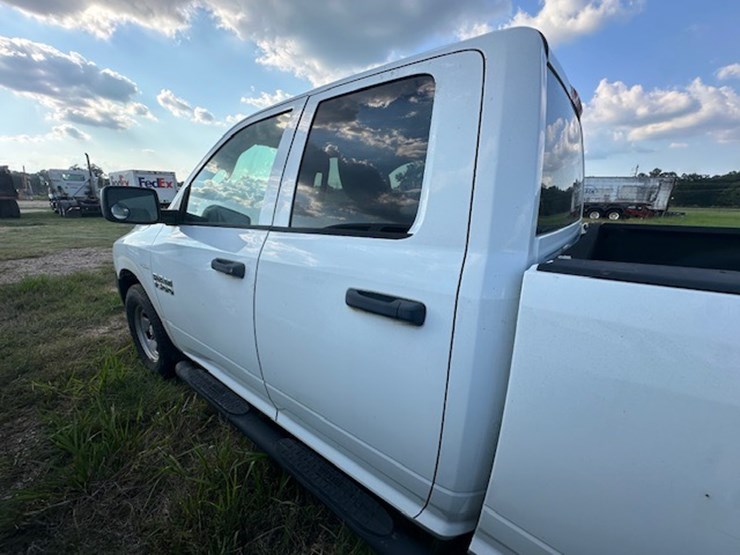 2015-dodge-1500-image-16