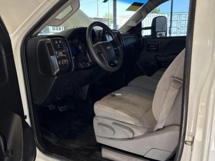 2015-chevrolet-silverado-3500hd-image-29
