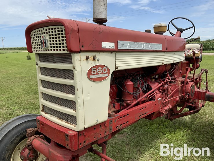 mccormick-farmall-560-2wd-tractor-image-12