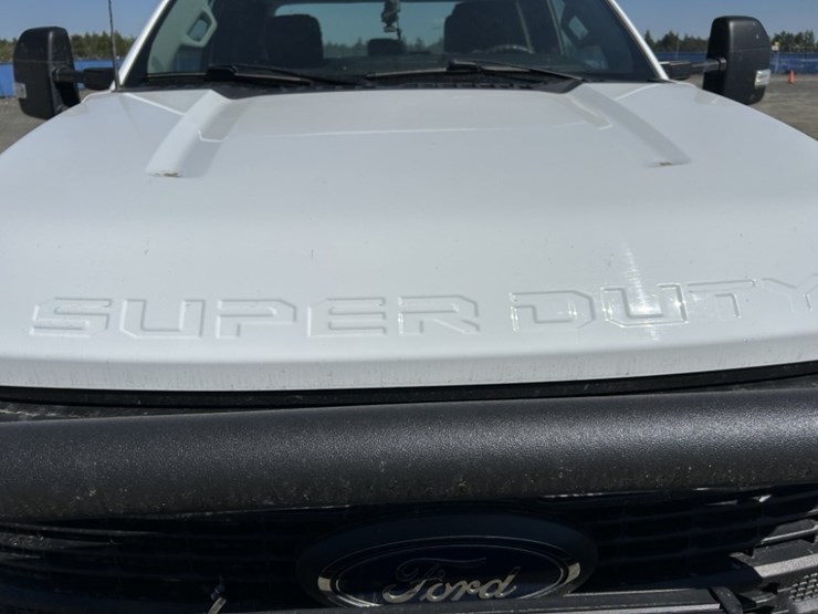 2023-ford-f250-xl-image-10
