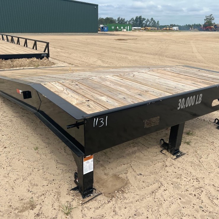 UNUSED X-STAR 101" X 20' LOADING RAMP