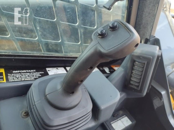 2020-deere-324g-image-10