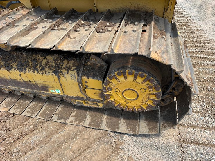 2017-caterpillar-d5-image-15