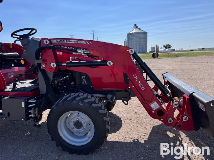 2016-massey-ferguson-1742-image-15