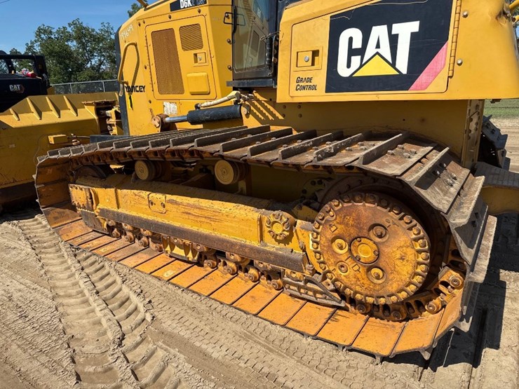 2017-caterpillar-d6k2-lgp-image-9