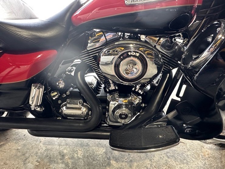 #111-•-2010-harley-ultra-limited-image-35