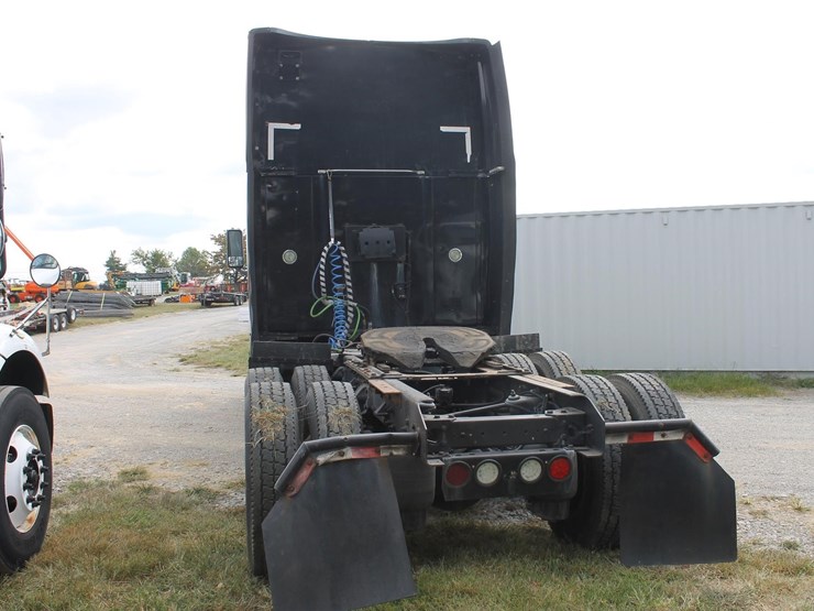 2011-kenworth-t700-image-5