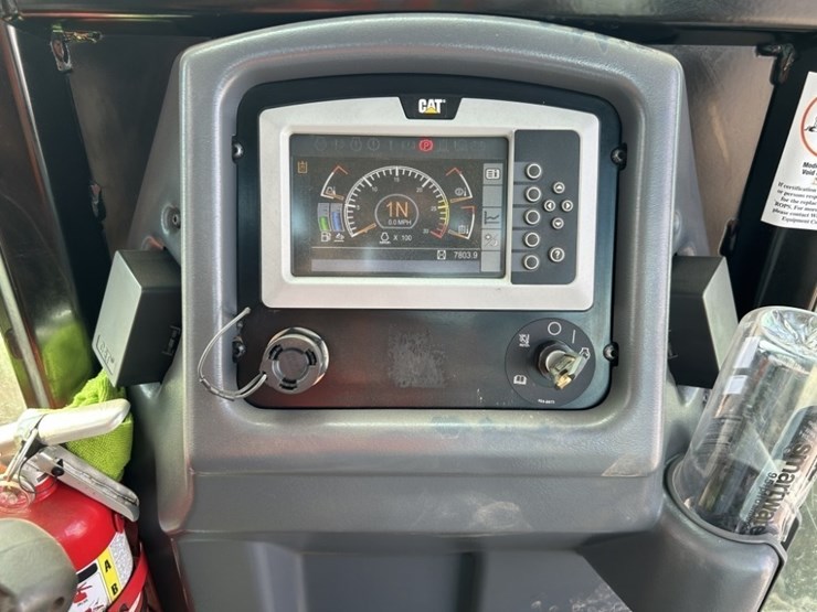 2019-caterpillar-555d-image-22