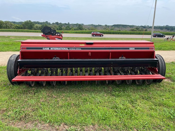 case-international-5300-soybean-special-drill-image-6