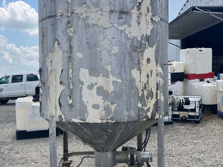 1500-gal.-stainless-steel-chemical-mixing-tank-and-stainless-fittings-image-5
