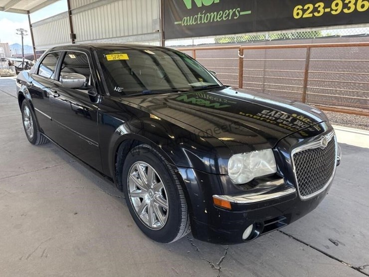 2009-chrysler-300-c-sdn-image-2