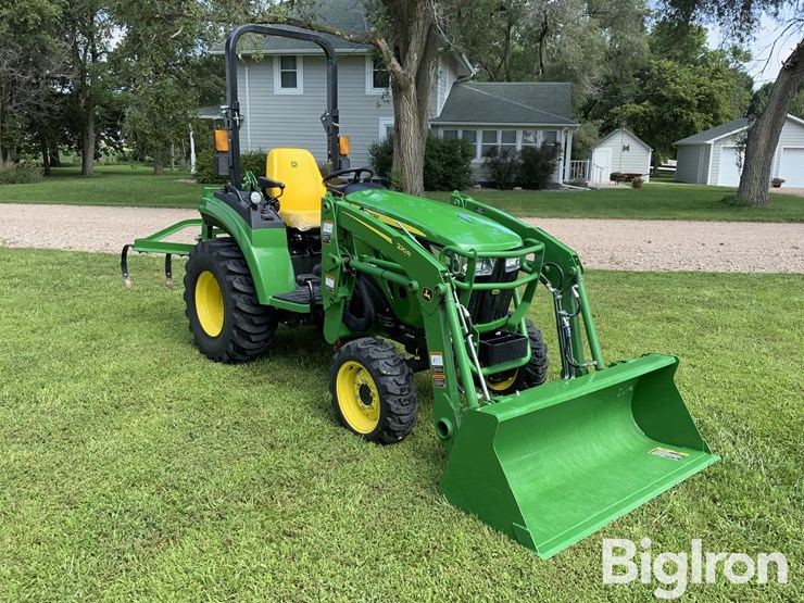 2023-john-deere-2032r-image-3