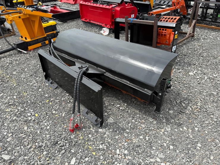 #2000-•-#26269-•-unused-giyi-77"-skid-steer-sweeper-dqsj250726-image-3