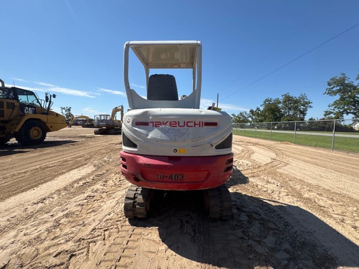 2019-takeuchi-tb230-image-7