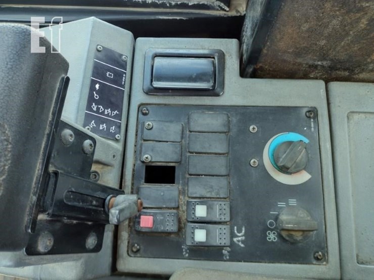 2002-caterpillar-938g-image-12